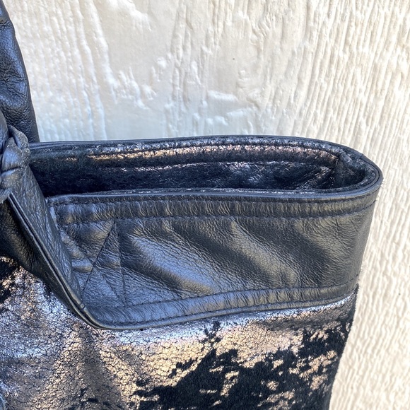 Edgy Chic Large Leather Tote Bag - Picture 3 of 9